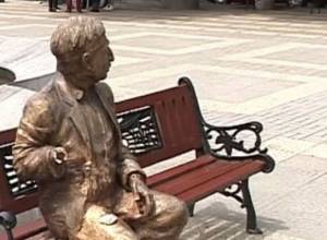 Sculpture vandalized