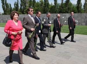 PACE officials in Tsitsernakaberd