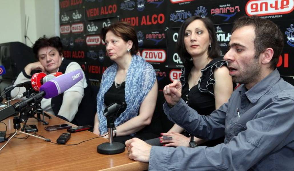 4d1c92e7e7da283f9d7ef9f1c62c093e