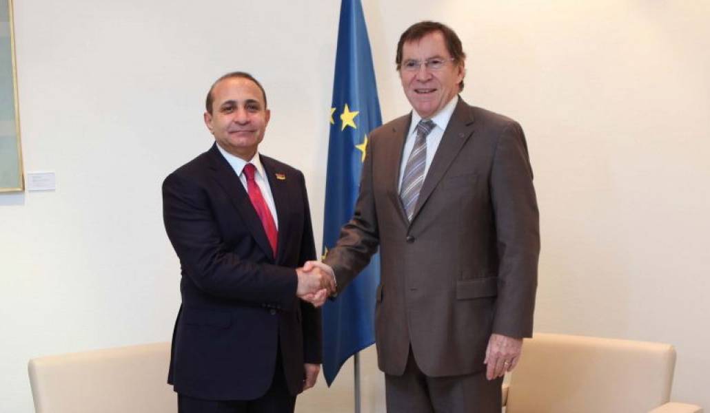 bd6b0bd7dc2cdc851330606967f11cee