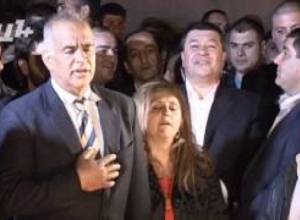 Աղոթքի, Մաքսայինի և Ալիևի արանքում