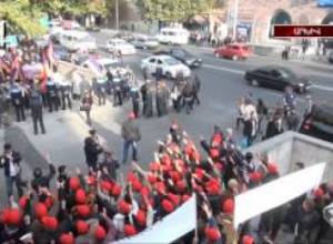 Այծեր, ոչխարներ, գրոշներ. բոլորը Մաշտոցի պուրակում