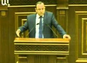 Վարսահարդարման լավագույն ձևը գիլյոտինը չէ. Արծվիկ Մինասյան