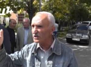 Սահմանադրություն  գրող  պապիկի բեմելը