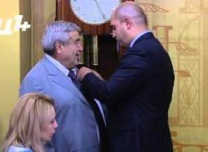 Պարգեւներ ուսուցիչներին