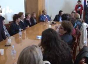 Կառավարության շենքի մոտ թեժ էր