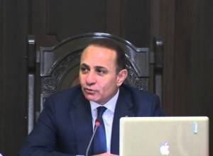 Վարչապետը գիրք նվիրեց նախարարներին