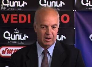 Պրոֆեսորը հիշոց Սոկրատին