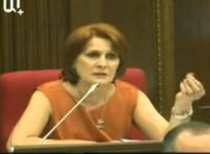 Նիկոլ Փաշինյանը դեմ կքվեարկի, անջատվեց Զարուհի Փոստանջյանի խոսափողը