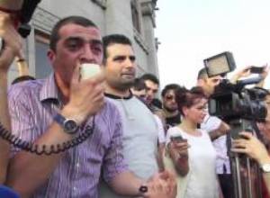 Հանրահավաքի մասնակիցները՝ առավոտյան դեպքերի մասին