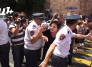 Ճանապարհը փակում են բնակարանային խնդրի լուծման համար