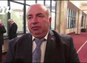 Արագած Ախոյանը կբռնի իշխանափոխություն անողի ձեռքը