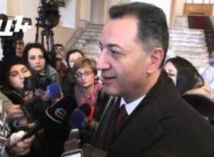 Վարչապետն անձամբ է հետեւելու՝ ով եւ երբ է գալիս աշխատանքի ու գնում աշխատանքից