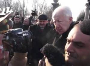 "Դե ձանձրացրիք ինձ արդեն". Նավասարդ արքեպիսկոպոս Կճոյան