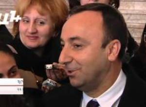 Ձվածեղ ուտելիս ու օրենք գրելիս շատով լինելը լավ չի. Հրայր Թովմասյան