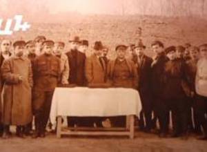 Մարտունի, Ալյոշա, Բոլշեվիկ, Կոմունիստ. նույն ինքը՝ Ալեքսանդր Մյասնիկյան