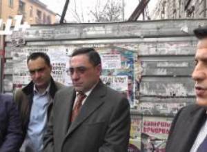 Ամիրյան 2-ի ֆասադի ձախակողմյան հատվածը կքանդվի