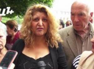 Կառավարության դիմաց գետնին են նետել ՀՀԿ անդամատոմսերը