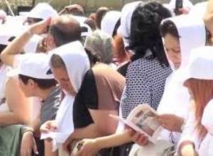 Ֆրցիսկոսը Գյումրիում. ուշաթափություններ, հաղորդությունից հրաժարվող ոստիկան, վրացական դրոշ, պապոմոբիլ