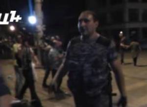 Գիշերը ոստիկանները  մի քանի տասնյակ մարդ բերման ենթարկվեց