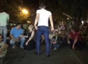 Փոքրիկ  նստացույց փողոցում