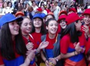 Հետևելով շքերթին