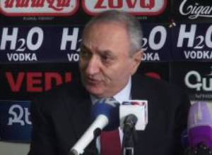 Գործ անողին մի փնովեք, գնացեք գտեք մեղավորին, ով   կենտրոնում է կանգնած.Վարդան Բոստանջյան