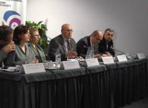 Судебная система не зависима, однако по содержанию напоминает предыдущую: А. Сакунц