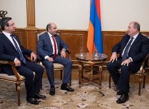 Президент Саргсян встретился с руководителями фракции «Светлая Армения»