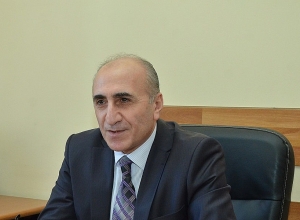 Հեղափոխությունը նրա համար է, որպեսզի կամիր գիծ քաշի անցյալի վրա, բայց և գումարները աշխատացնի երկրի համար.