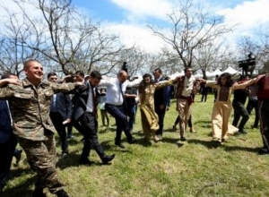 ՀՀ վարչապետը Շուշիում միացել է շուրջպարին