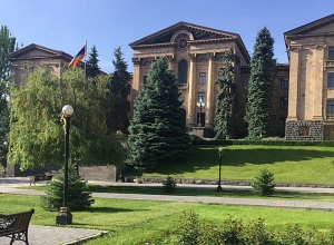 Խորհրդարանում ճեպազրույցներ են. Ուղիղ