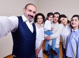 Пашинян тоже поздравил