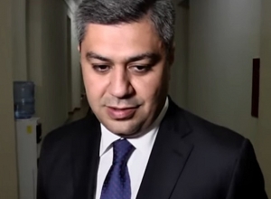 Խորհուրդ կտամ պարոն Իոաննիսյանը հանգիստ նստի տեղը. Արթուր Վանեցյան