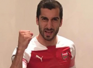 Henrikh Mkhitaryan makes note