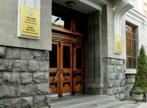 По подозрению в получении взятки задержаны начальник отдела и сотрудник мэрии Гюмри