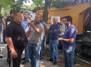 Демонстранты вошли во внутрь