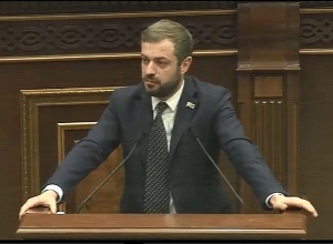 Нет никаких ограничений, связанных с денежными переводами из России, Казахстана: депутат “Моего шага”