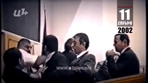 Օրացույց.11-ը հունիսի.Գործին խառնվում է Լևոն Տեր-Պետրոսյանը,Վազգեն Սարգսյանը կիրառում է իր ձիու քայլը, ԱԺ ամբիոնը պաշարված է