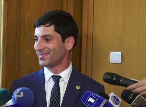 Կոկորդիլոսը թռչո՞ւն է, թե՞ չէ. Արարատի մարզպետը կրկին պարզաբանում է   