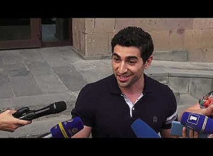 Найдите миллиарды долларов, все поделимся: Левон Кочарян