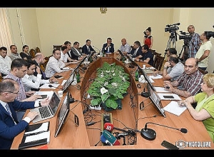 ԱԺ տնտեսական հարցերի մշտական հանձնաժողովի նիստը շարունակվում է. Ուղիղ
