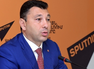 Տո՛ տնաշեն, քո գործը սրան-նրան քննադատելը չէ. Շարմազանովը՝ Փաշինյանին