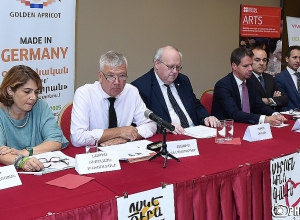 Բերտոլուչիի «Երազողները», Բրեխտն ու «Սուսերով պարը»՝ «Ոսկե ծիրանում»