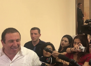 «Դուք ոչ թե հարց եք տալիս, այլ Ծառուկյանին ուզում եք հունից հանել»