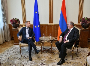 President Sarkissian holds meeting with Donald Tusk