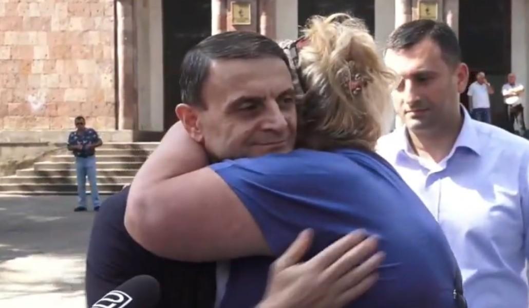 Գրկախառնված Օսիպյանը