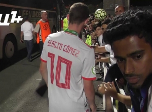 Չեմպիոնները տոնում են հաղթանակը, պարում