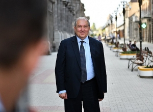 Президент Армен Саркисян свою годовую зарплату передал программе “Наш Гюмри”