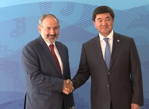 Նիկոլ Փաշինյանը հանդիպել է Ղրղզստանի նախագահի հետ